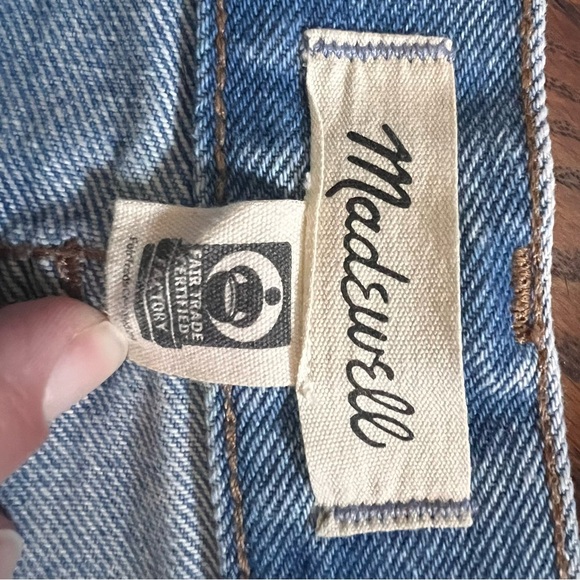 Madewell Low Rise Boyfriend Shorts in Glendora Wash, raw hem, size 29 - Picture 7 of 12